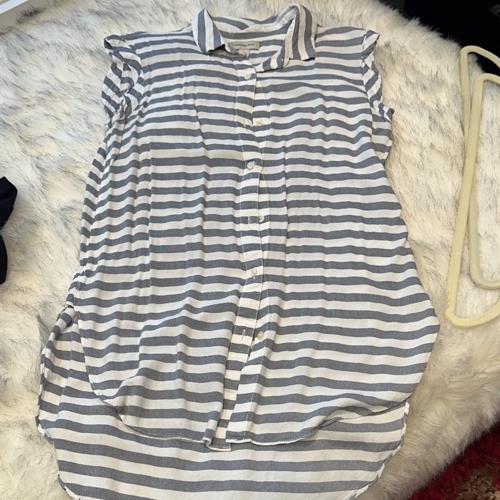 Calvin Klein Sleeveless Button-Up hi-lo Blouse